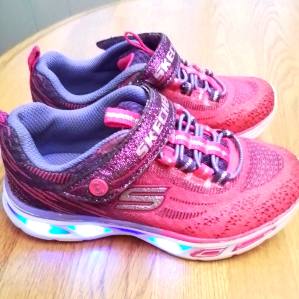 Children's Skechers Size11 Pink & Purple Sneakers S light flashing sole
